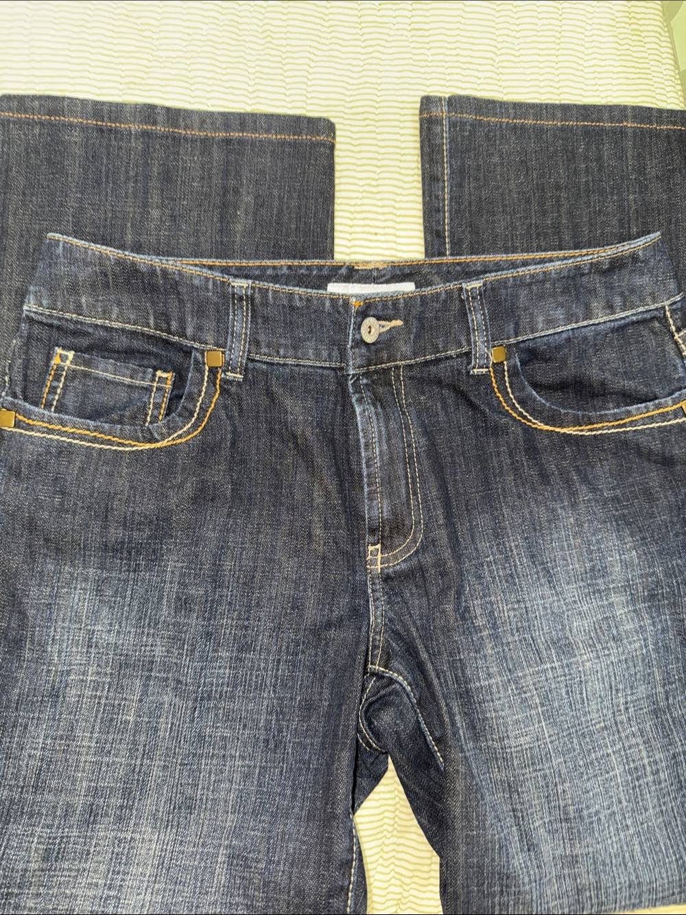 Chico's Dark Wash slight flare Leg Jeans  Platinum style   Size 2 regular